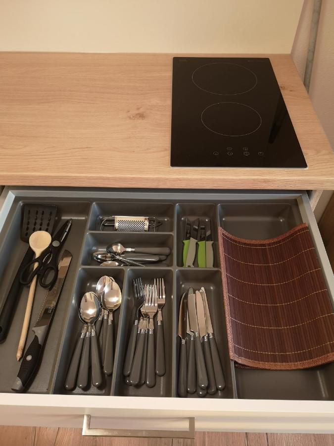Modern Flat, Wifi, Central, Calm, Clean Apartment *